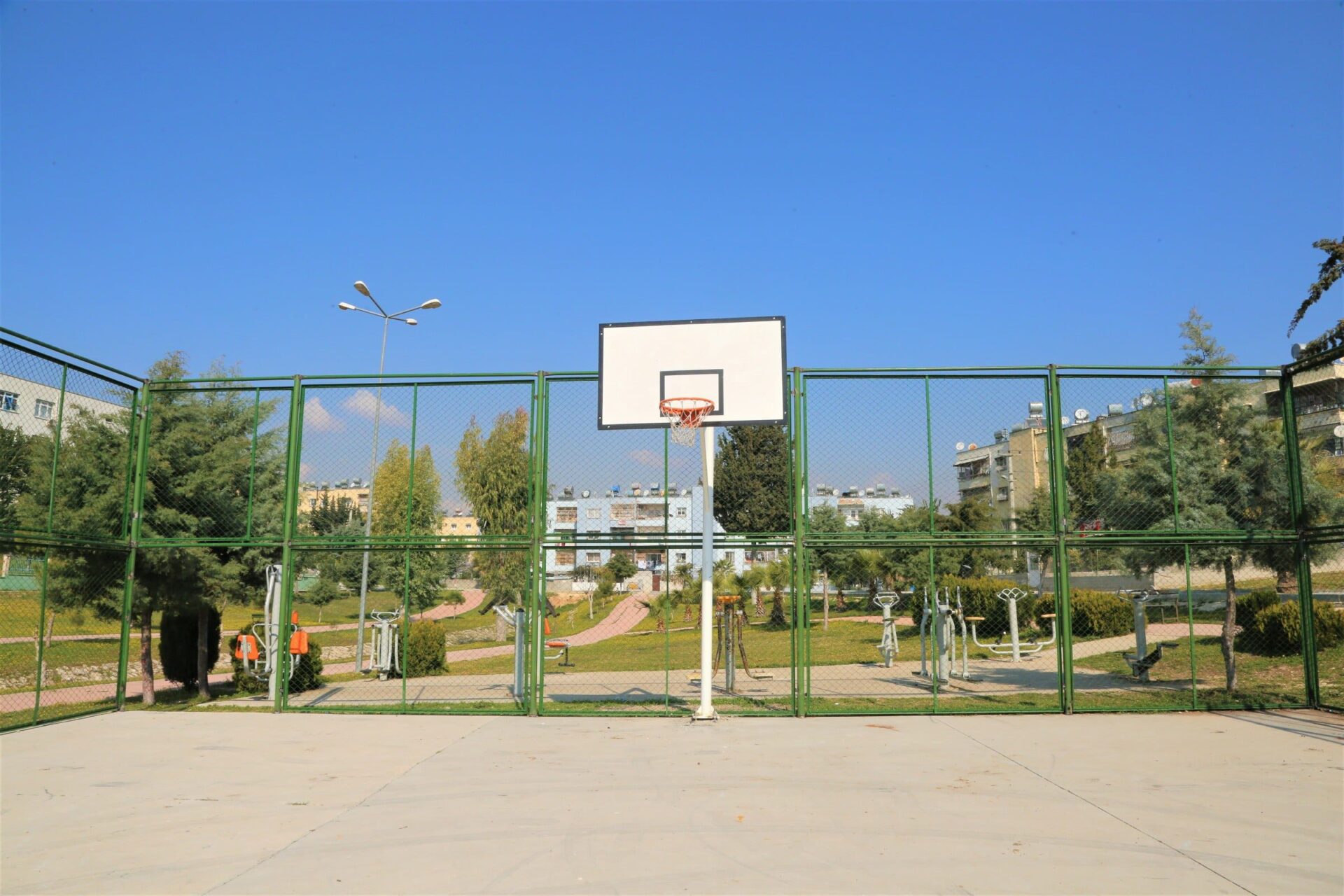 Toroslar Belediyesinden, Halkkent Mahallesi’ne Yeni Basketbol Sahası