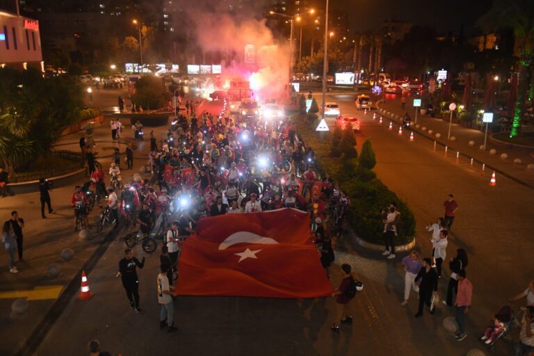 Yenişehir Belediyesi 19 Mayıs'ta coşkuyu sokaklara taşıdı