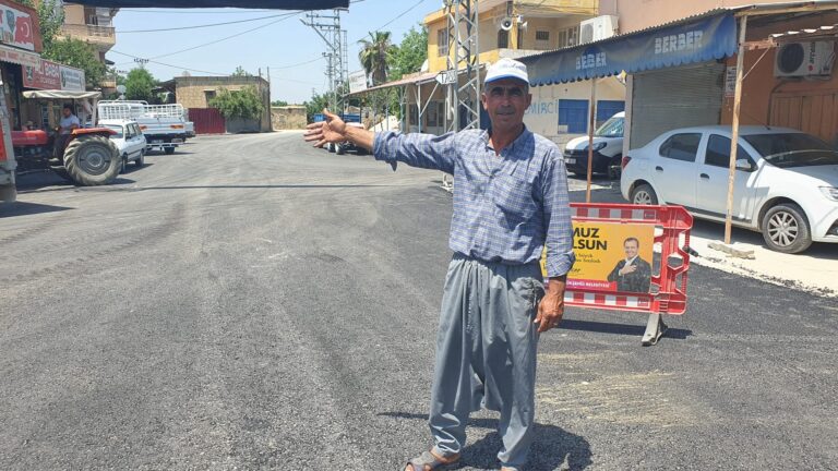 Tarsus’ta Mahalle Yollarında Asfalt Çalışmalarını Hızlandı