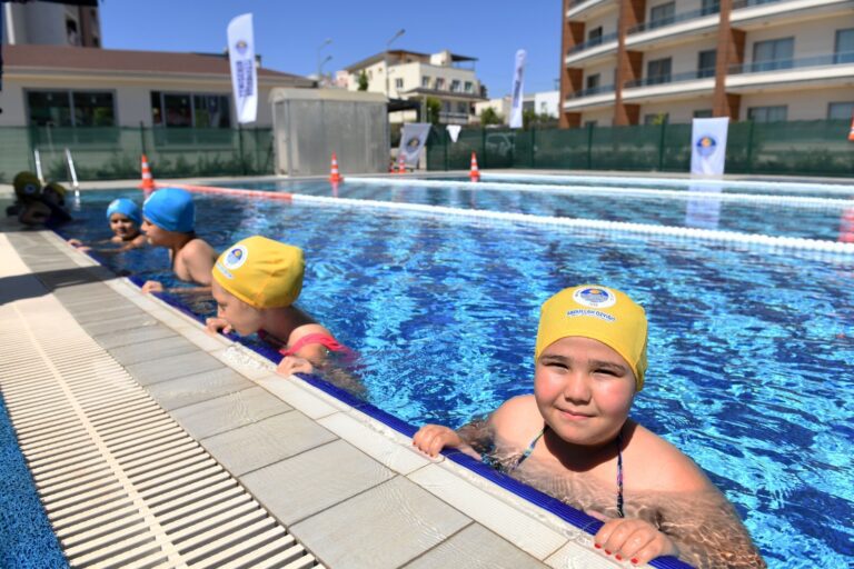 Yenişehir’de ücretsiz yüzme kursları başladı