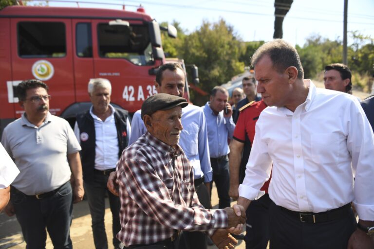 Başkan Seçer Gülnar'da Süren Yangın Bölgesinde İncelemelerde Bulundu