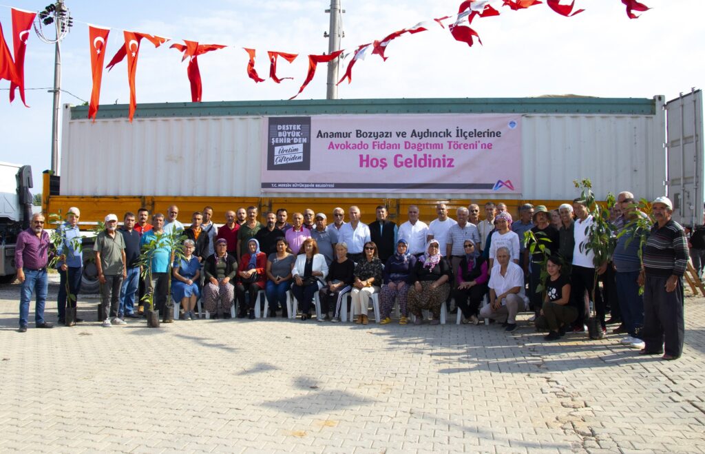 Mersin Büyükşehir Belediyesi’nden ‘Avokado Fidanı Dağıtımı Projesi’