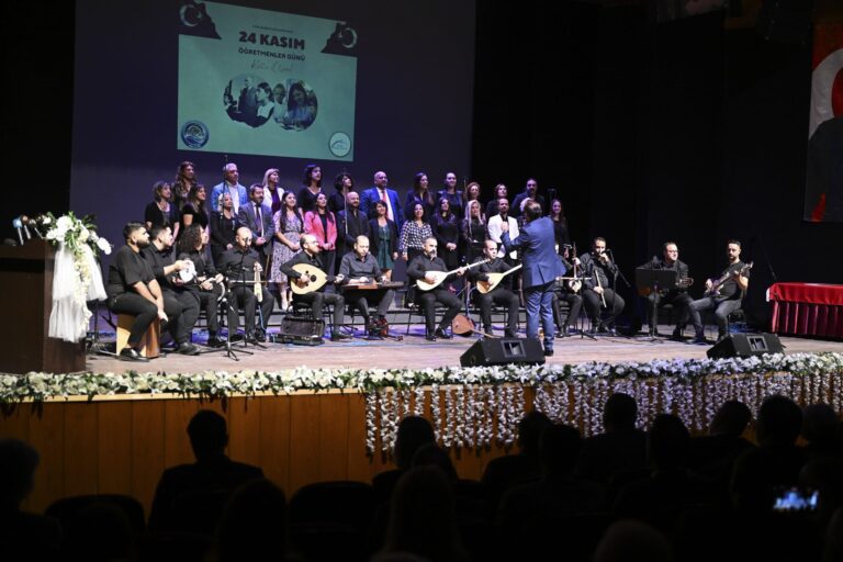 Mersin'de 24 Kasım Öğretmenler Günü Etkinliği Düzenlendi
