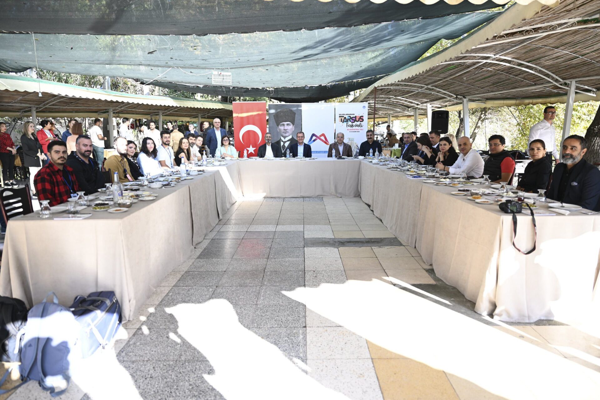 Başkan Seçer, Uluslararası Tarsus Festivali Kapsamında Kente Gelen Gazetecilerle Bir Araya Geldi