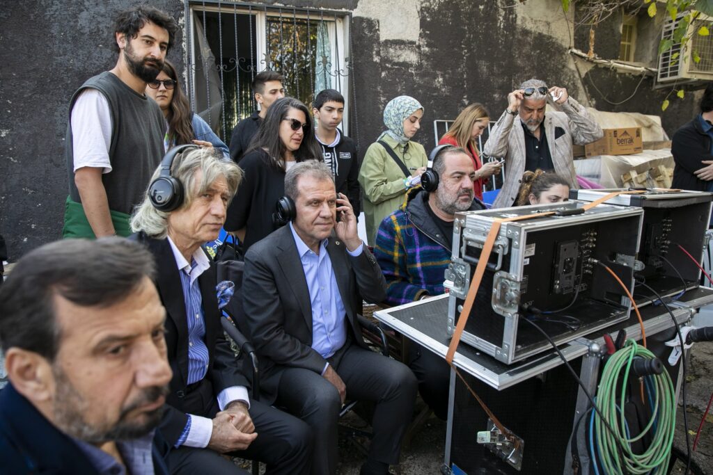 Başkan Seçer, Mersin’de Çekimleri Süren Roza Filmi’nin Setini Ziyaret Etti