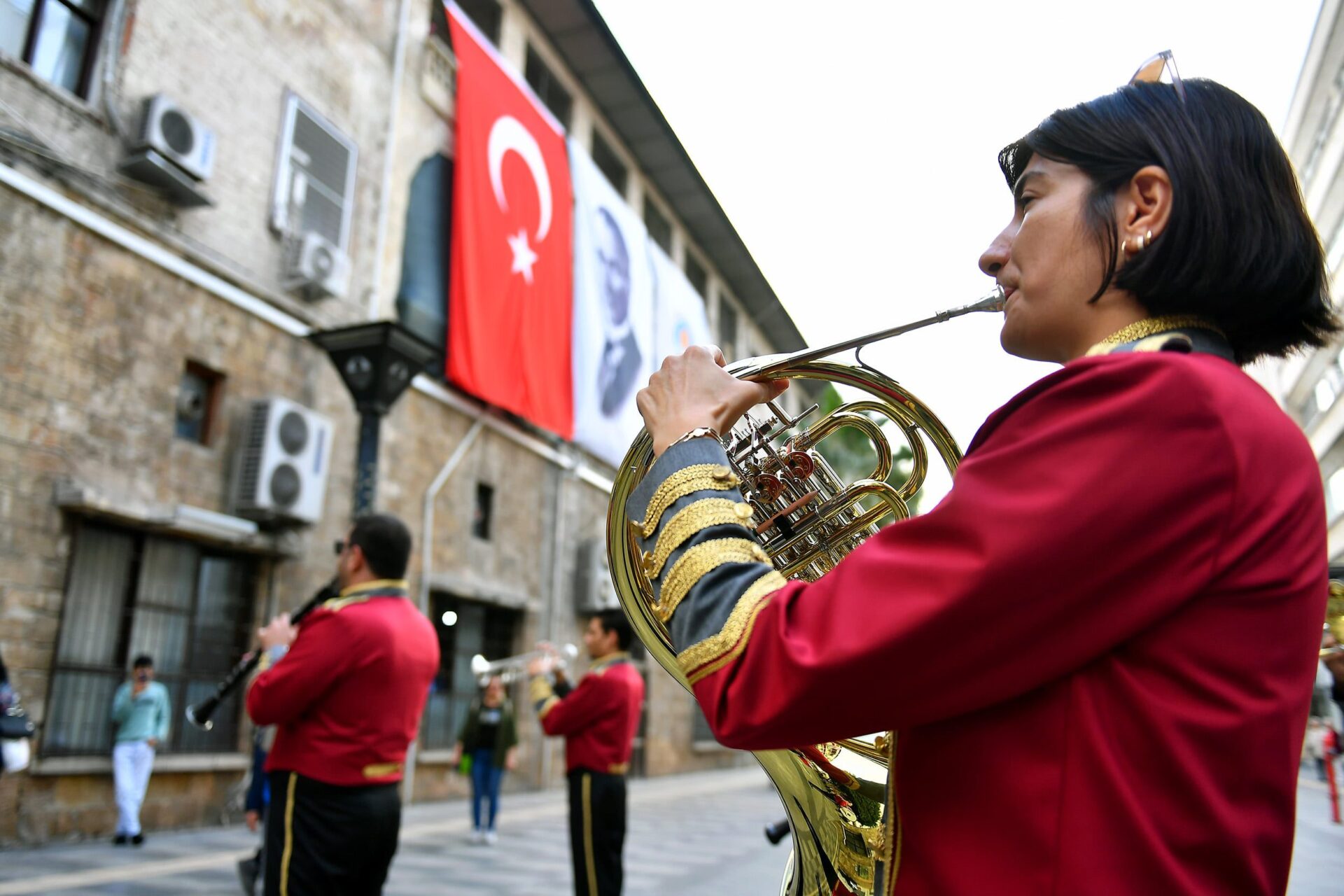 Mersin Büyükşehir Bandosu Atatürk Caddesi’nde Tekrar Vatandaşlarla