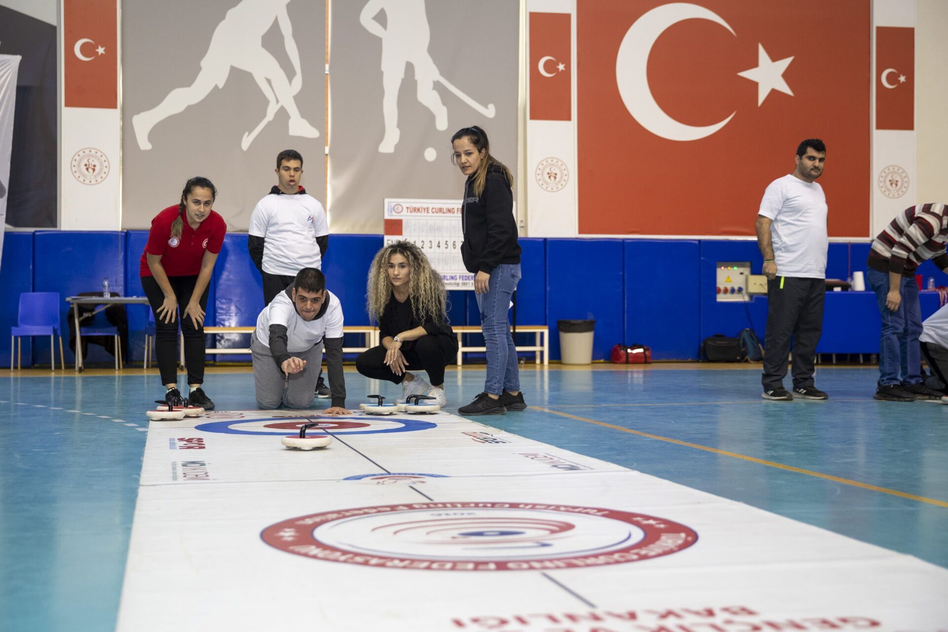 Mersin’de Özel Çocuklar Yeni Spor Dalları İle Tanışıyor: Floor Curlıng