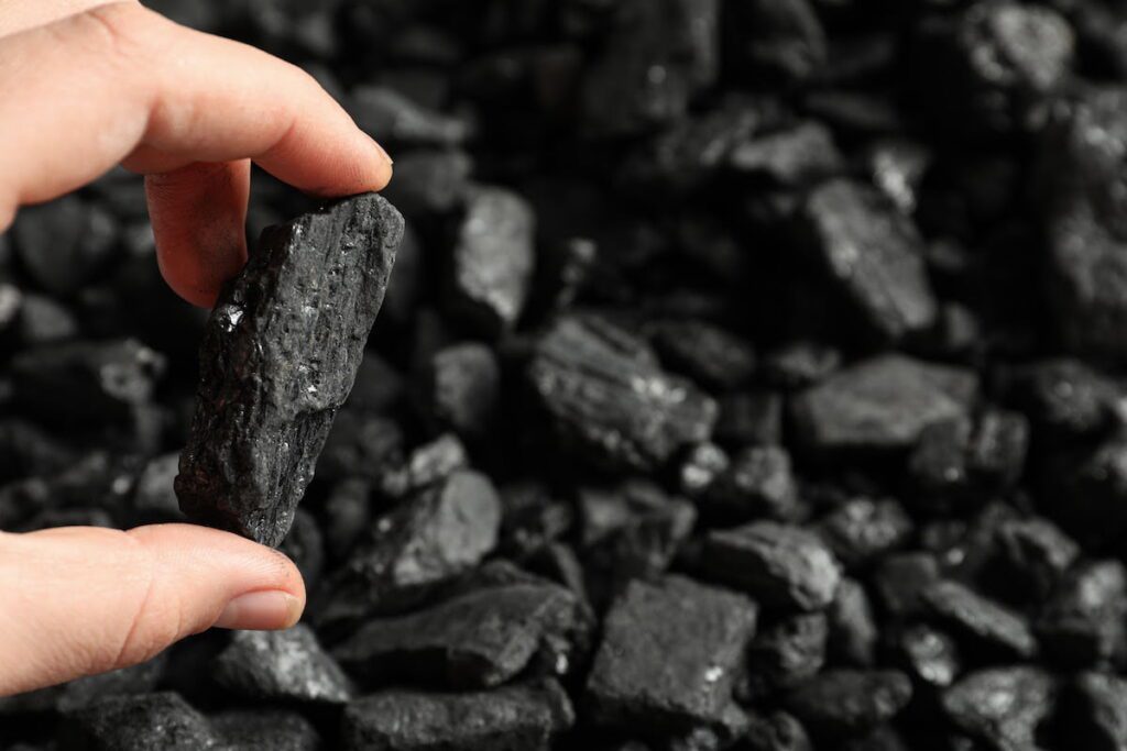 Mersin'de kömür tedarikçisi Yoğurtçu, kalitesiz kömüre karşı uyarıyor