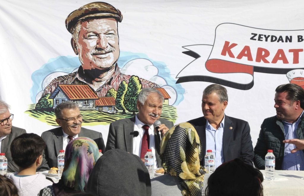 Adana Büyükşehir Belediye Başkanı Zeydan Karalar, Karataş’ın Köylerinde Halkla Buluştu
