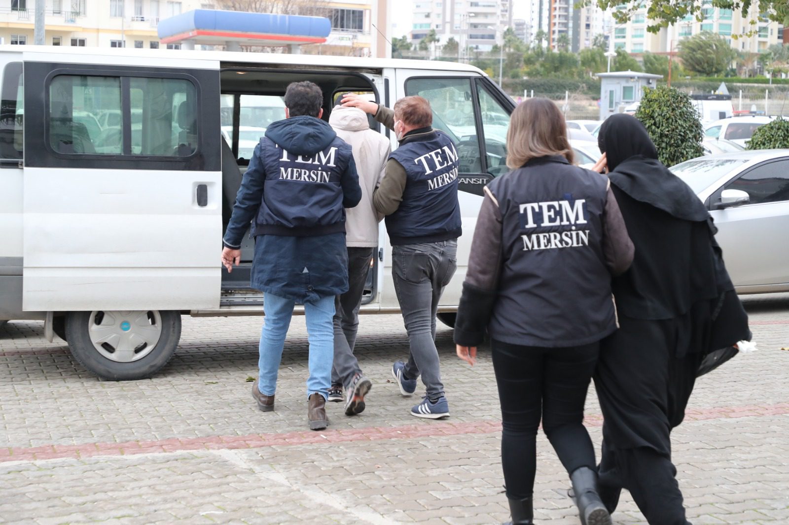 Mersin’de DEAŞ’a hücre evi operasyonu: 2 kişi tutuklandı